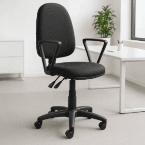 Silla de oficina ergonómica negra con soporte lumbar y ruedas para oficina moderna.