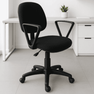 Silla de oficina ergonómica negra con soporte lumbar y ruedas para oficina moderna.