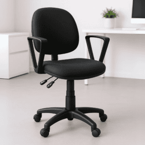 Silla de oficina ergonómica negra con soporte lumbar y ruedas para oficina moderna.
