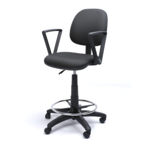 Silla de oficina ergonómica con respaldo y brazos ajustables, ideal para espacios de trabajo en casa.