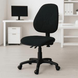 Silla de oficina ergonómica negra para trabajo y estudio en espacios modernos.