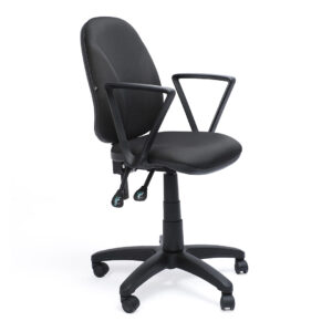 Silla de oficina ergonómica negra con soporte lumbar y ruedas para un trabajo cómodo y eficiente. Id.