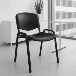 Silla de oficina negra con respaldo y asiento acolchonados, ideal para espacios de trabajo en oficin.
