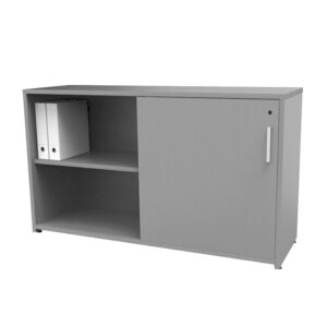 Mueble de oficina gris con puertas y estantes para almacenamiento eficiente.