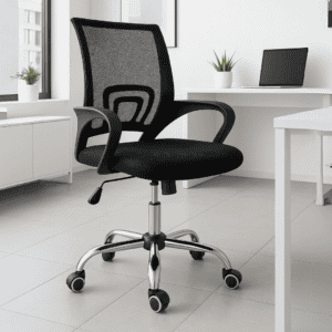 Silla de oficina ergonómica negra con respaldo de malla y base con ruedas, ideal para espacios de tr.