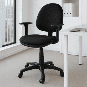 Silla de oficina negra ergonómica con respaldo y ruedas, ideal para espacios de trabajo y estudio en.