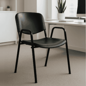 Silla de oficina negra con estructura metálica para trabajo y reuniones.