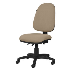 Silla de oficina ergonómica beige con soporte lumbar y ruedas para oficina moderna.