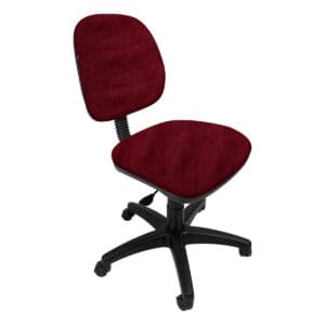 Silla de oficina con respaldo y asiento acolchonados en color burdeos, ideal para espacios de trabaj.