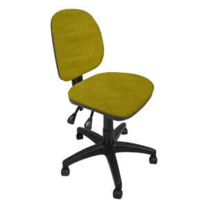 Silla de oficina ergonómica con asiento y respaldo en color mostaza, ideal para espacios de trabajo.