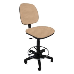 Silla de oficina ergonómica con respaldo y asiento acolchonados, ideal para espacios de trabajo en c.