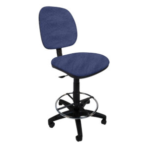 Silla de oficina azul con respaldo y asiento acolchonados, ideal para espacios de trabajo cómodos y.