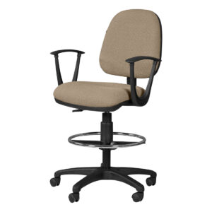Silla de oficina ergonómica con respaldo beige y base ajustable para trabajo cómodo y eficiente.