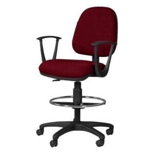 Silla de oficina ergonómica con respaldo rojo y brazos, ideal para espacios de trabajo en casa u ofi.