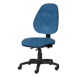 Silla de oficina ergonómica azul con respaldo y asiento acolchonados, ideal para espacios de trabajo.