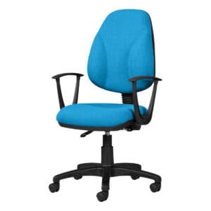 Silla de oficina ergonómica azul con respaldo alto y ruedas para comodidad y movilidad. Ideal para e.