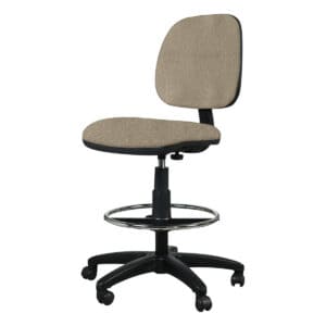 Silla de oficina ergonómica con respaldo ajustable y ruedas para comodidad y movilidad.