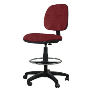 Silla de oficina ajustable con respaldo y asiento acolchonados en color rojo, ideal para espacios de.