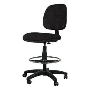Silla de oficina ergonómica negra con respaldo y asiento acolchonados, ideal para espacios de trabaj.