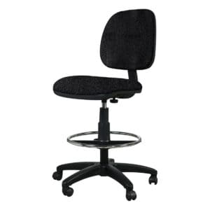 Silla de oficina ergonómica negra con respaldo y asiento acolchonados, ideal para espacios de trabaj.