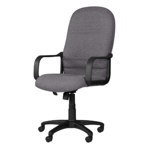 Silla de oficina gris con respaldo alto y ruedas para oficina moderna.