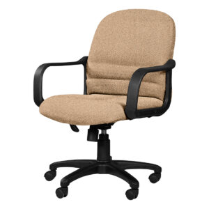 Silla de oficina ergonómica beige con brazos negros para espacios de trabajo cómodos y profesional.