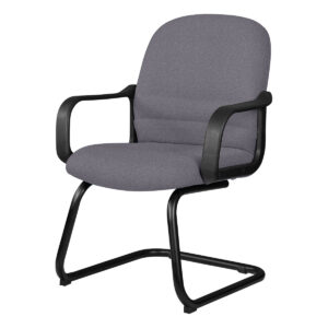 Silla de oficina gris con brazos y estructura metálica, ideal para espacios de trabajo y reuniones.