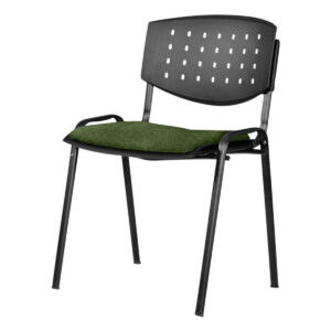 Silla de oficina con respaldo perforado y asiento acolchonado para espacios laborales.