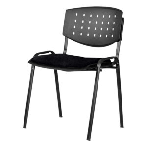 Silla de oficina negra con respaldo perforado y estructura metálica resistente.