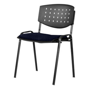 Silla de oficina negra con respaldo perforado y asiento acolchado para trabajo cómodo.