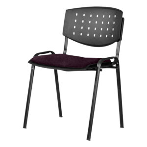 Silla de oficina negra con respaldo perforado y asiento acolchado para trabajo cómodo.