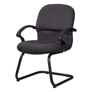 Silla de oficina ergonómica con respaldo acolchado y brazos, ideal para espacios de trabajo y reunio.