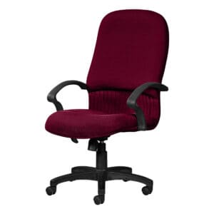 Silla de oficina ergonómica con respaldo acolchado y ruedas para comodidad y movilidad.