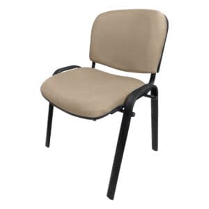 Silla de oficina con respaldo acolchado y estructura negra, ideal para espacios de trabajo y reunion.