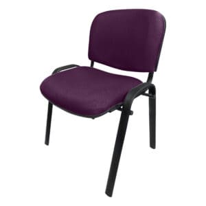 Silla de oficina ergonómica en color morado para espacios laborales y de estudio.