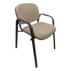 Silla de oficina con respaldo acolchado y estructura de metal negra para espacios de trabajo cómodos.