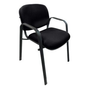 Silla de oficina negra con respaldo y asiento acolchonados, ideal para espacios de trabajo y reunion.