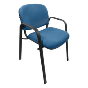 Silla de oficina con respaldo azul y estructura negra, ideal para espacios laborales y de estudio.