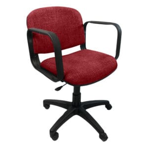 Silla de oficina ergonómica con ruedas, respaldo acolchado y brazos para trabajo cómodo y eficient.