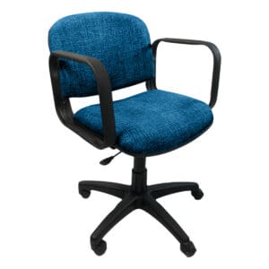 Silla de oficina con respaldo y asiento acolchonados en color azul, ideal para espacios de trabajo c.