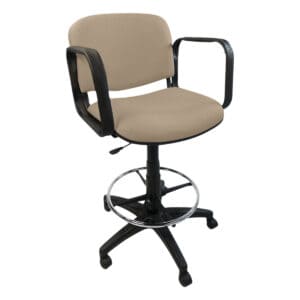 Silla de oficina ergonómica con respaldo beige y estructura negra, ideal para espacios de trabajo y.