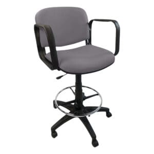 Silla de oficina ergonómica con respaldo gris y soporte lumbar para trabajo cómodo.