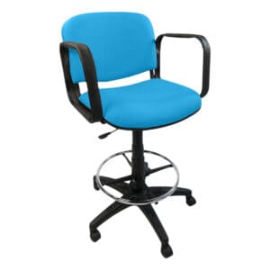 Silla de oficina ergonómica azul con respaldo y brazos, ideal para espacios de trabajo modernos y co.