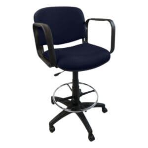 Silla de oficina ergonómica con respaldo y brazos para trabajo cómodo y productivo.