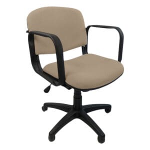 Silla de oficina beige con brazos y base giratoria, ideal para espacios de trabajo y oficinas modern.