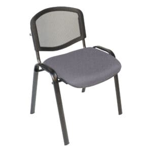 Silla de oficina con respaldo de malla y asiento acolchado, ideal para espacios de trabajo y oficina.