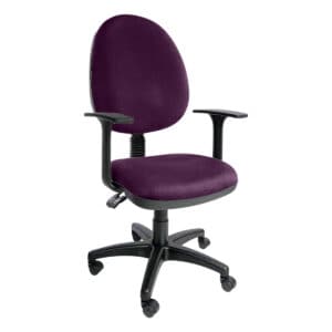 Silla de oficina con respaldo acolchado y ruedas, ideal para espacios de trabajo cómodos y funcional.