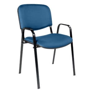 Silla de oficina azul con estructura metálica negra para espacios laborales y reuniones.