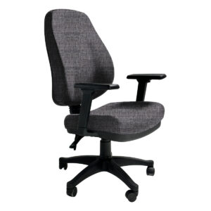Silla de oficina ergonómica con respaldo y asiento acolchonados en gris oscuro, ideal para espacios.