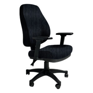 Silla de oficina ergonómica negra con respaldo y asiento acolchonados, ideal para espacios de trabaj.